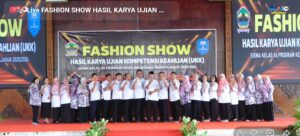 FASHION SHOW HASIL KARYA UJIAN KOMPETENSI KEAHLIAN (UKK) SMK N 1 KARANGANYAR TAHUN PELAJARAN 2025/2026
